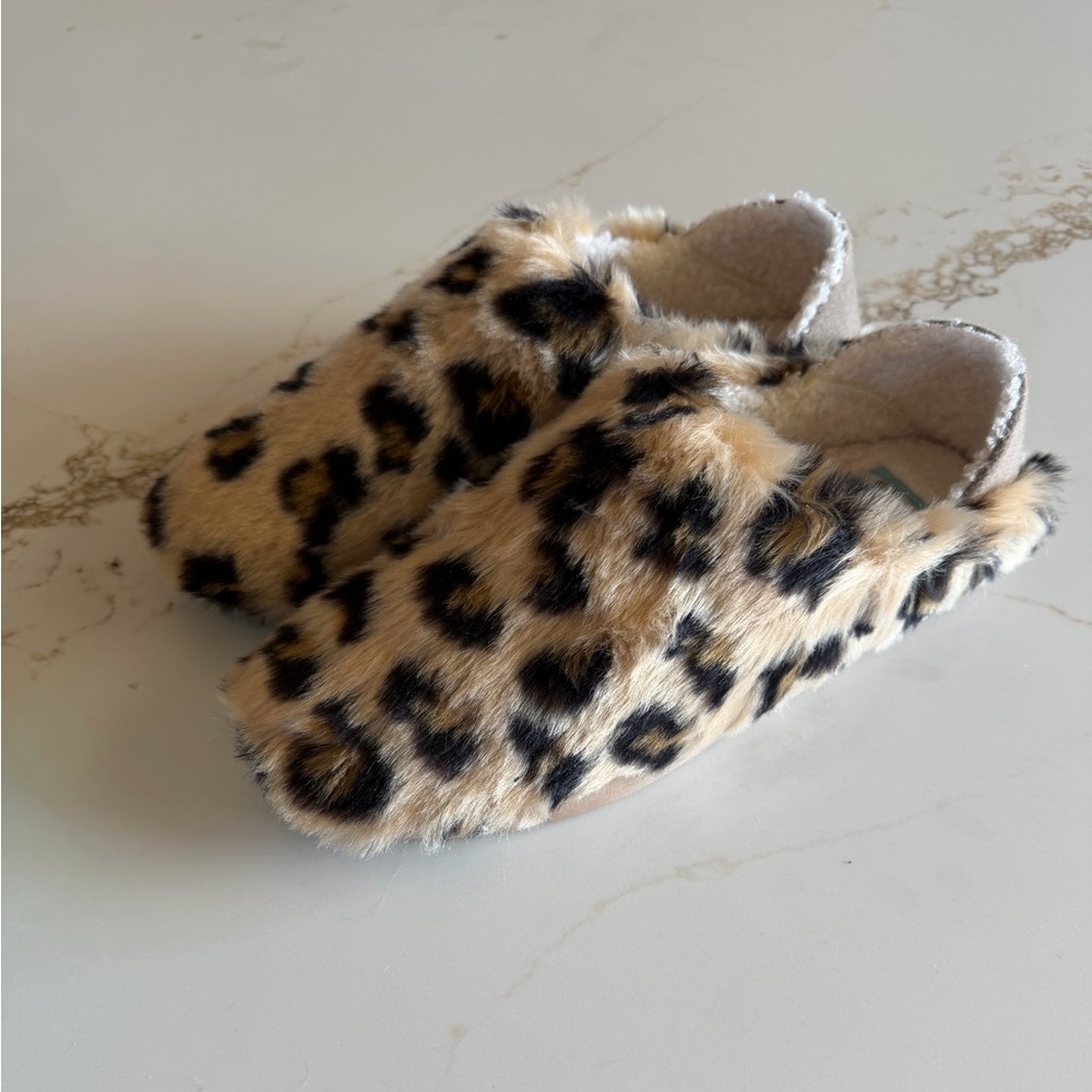 TOMS Leopard Print Faux Fur House Slippers – Women’s Size 10 – Brand New in Box